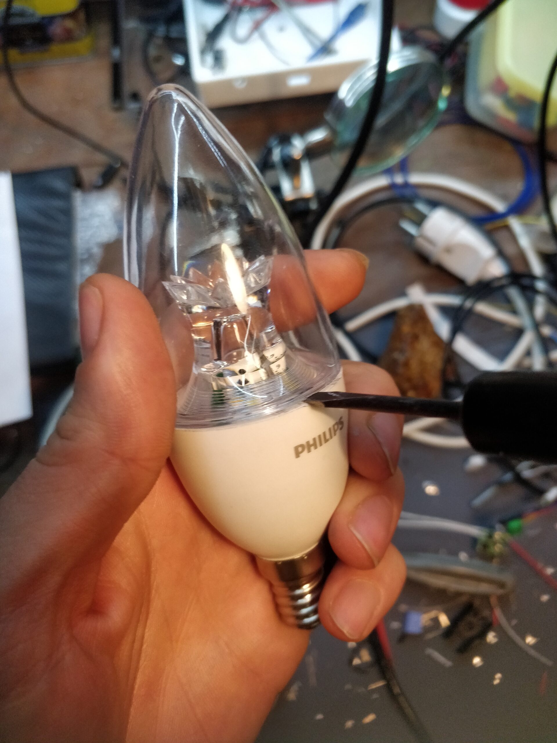 Flashing Philips E14 Smart LED Bulbs with esphome Necromancer's notes