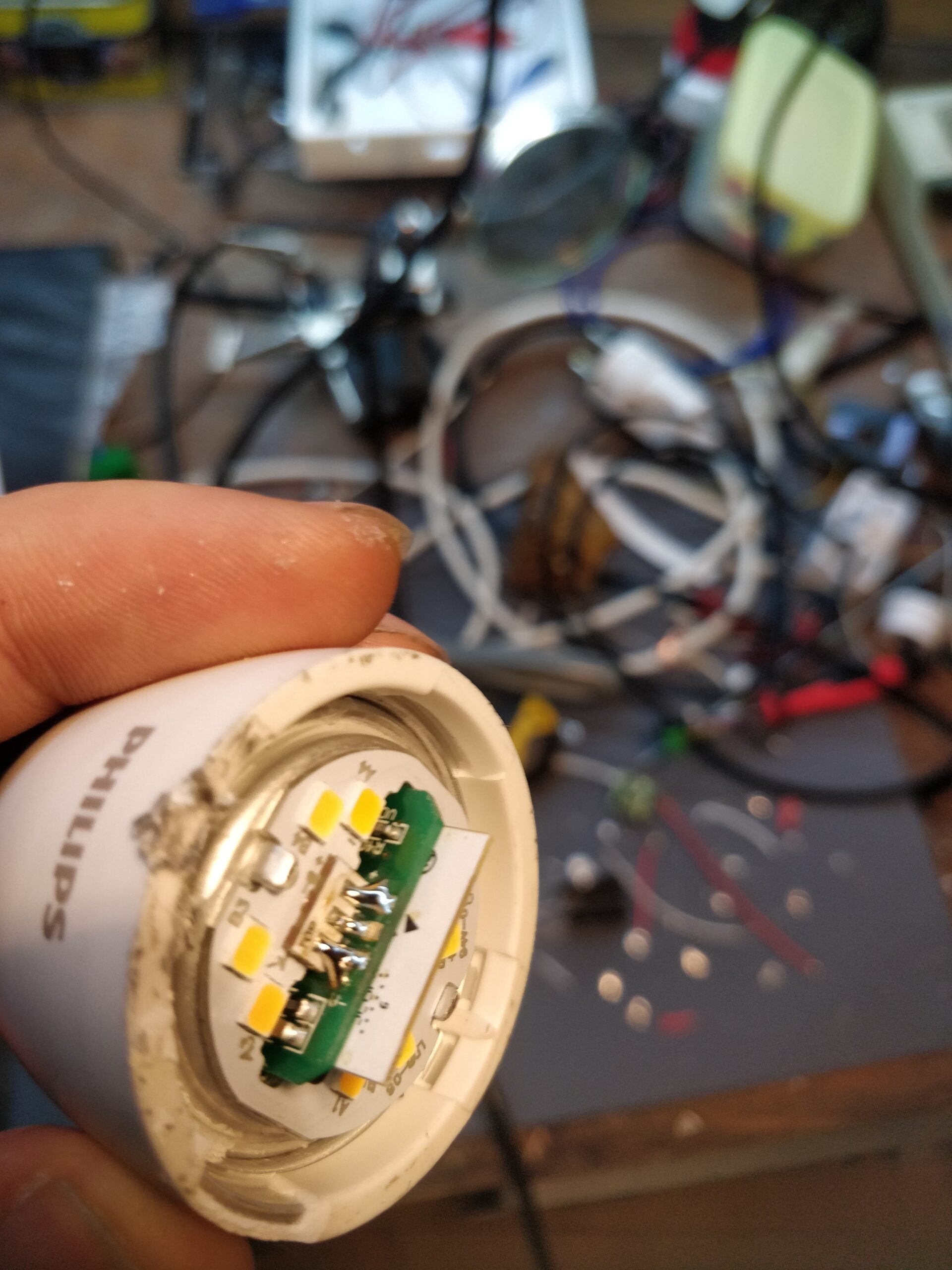 Flashing Philips E14 Smart LED Bulbs with esphome Necromancer's notes