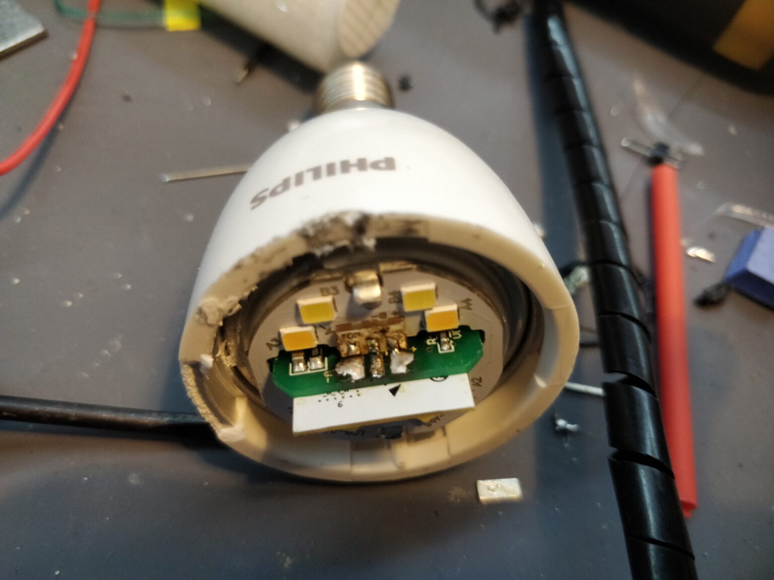 Flashing Philips E14 Smart LED Bulbs with esphome Necromancer's notes